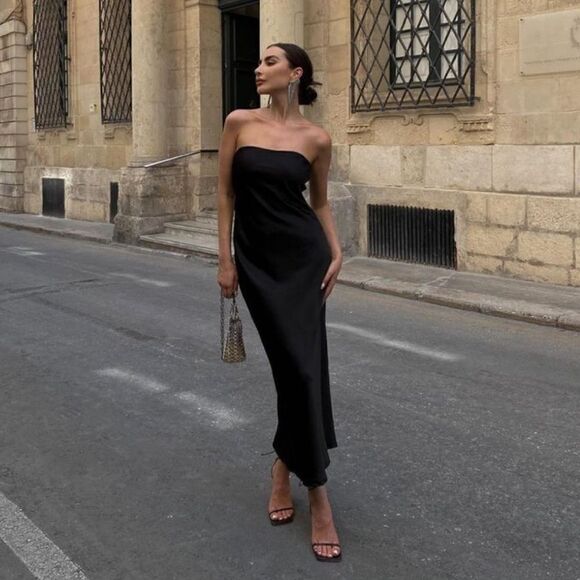 boutique brand Dresses & Skirts - Black strapless midi dress